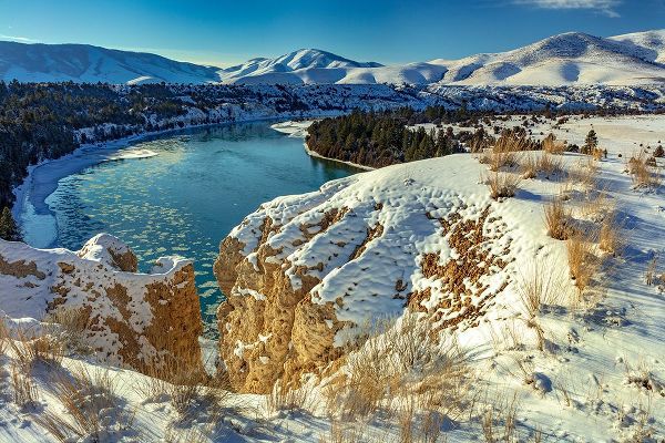 Haney, Chuck 아티스트의 The Flathead River after a fresh snowfall in the Mission Valley-Montana-USA작품입니다.